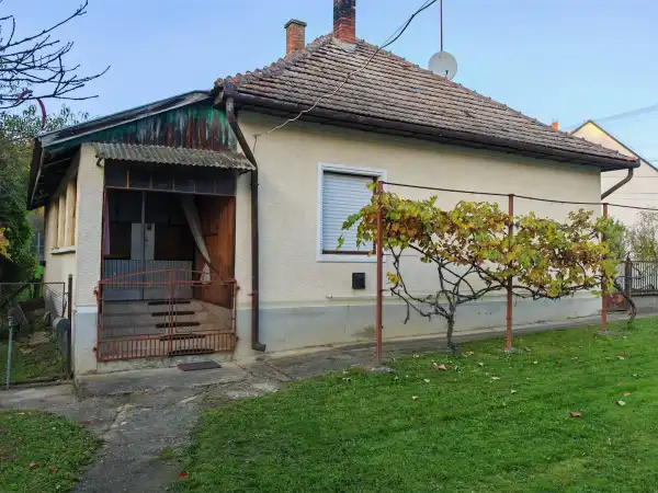 Eladó családi ház, Hegyhátszentjakab 2 szoba 72 m² 35.49 M Ft