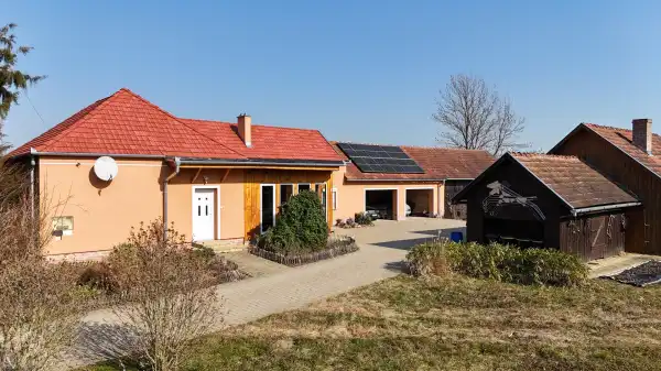 Eladó családi ház, Kerkáskápolna 5 szoba 130 m² 312 M Ft