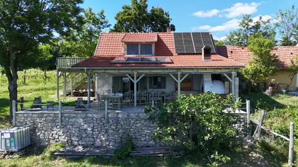 Eladó családi ház, Pécsely 1 szoba 52 m² 150 M Ft
