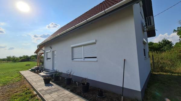 eladó családi ház, Sarud
